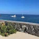 Seafront Вилла